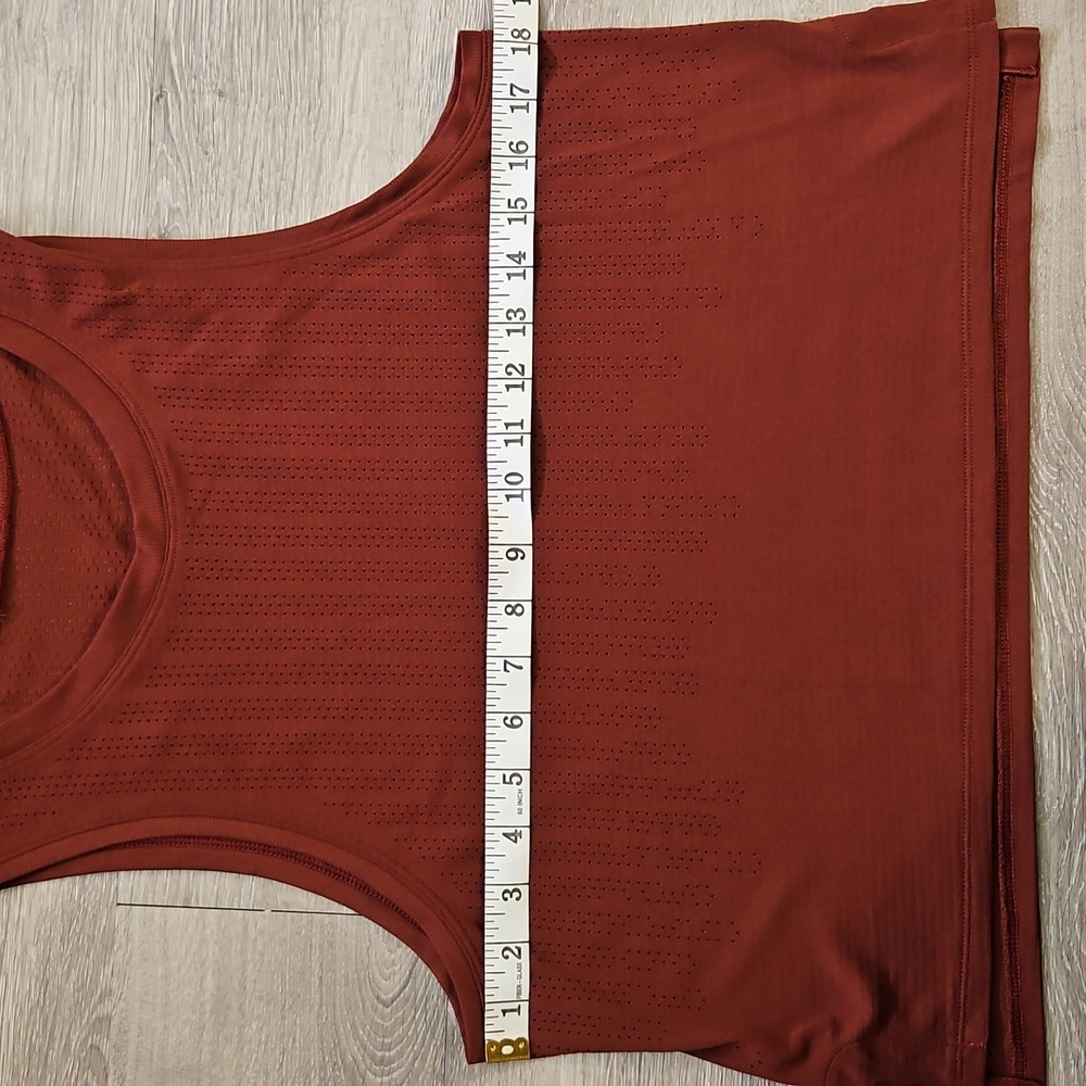 Lululemon Train to Be Tank Top Stripe Rain Stripe Savannah Size 8 - Picture 3 of 6